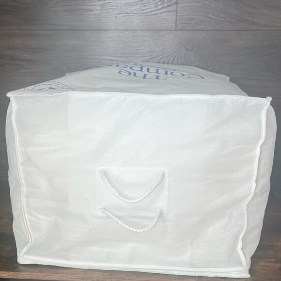 The Company Store Luxe Olympia Down Extra Warmth Comforter in White. Full Size. - Picture 13 of 15